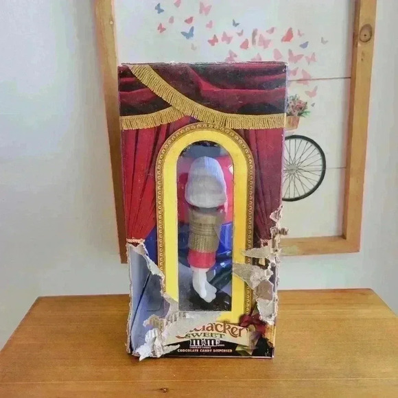 M&M's Open BOX Nutcracker Sweet Candy Dispenser 9" RED Holiday Limited Edition - Picture 4 of 12